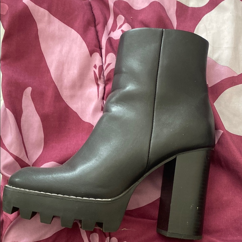 Women's Black Chunky Heel Ankle Boots